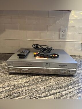 Panasonic DMR-E75V VCR DVD Recorder/Burner-Transfer Combo Player With Remote
